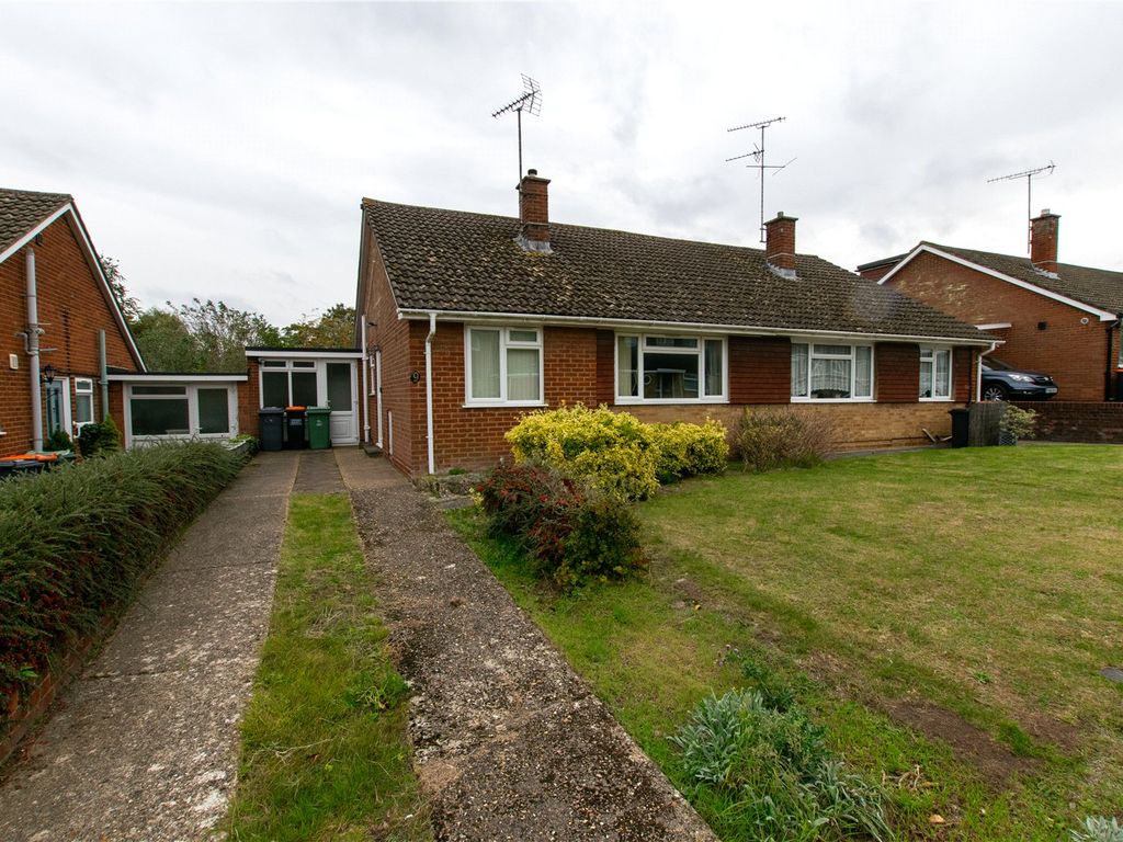 2 bed bungalow for sale in Buttermere Avenue, Dunstable, Bedfordshire LU6, £335,000