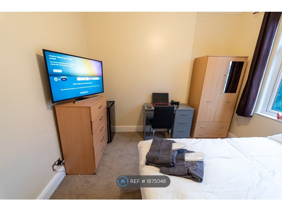 Room to rent in Salisbury Road Room 7!, Moseley, Birmingham B13, £799 pcm