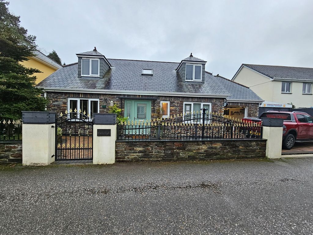 3 bed detached house for sale in Red Lane, Bugle, St Austell PL26, £375,000