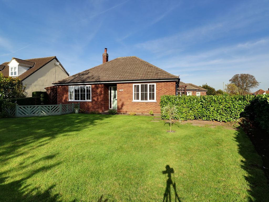 3 bed detached bungalow for sale in Churchtown, Belton DN9, £325,000