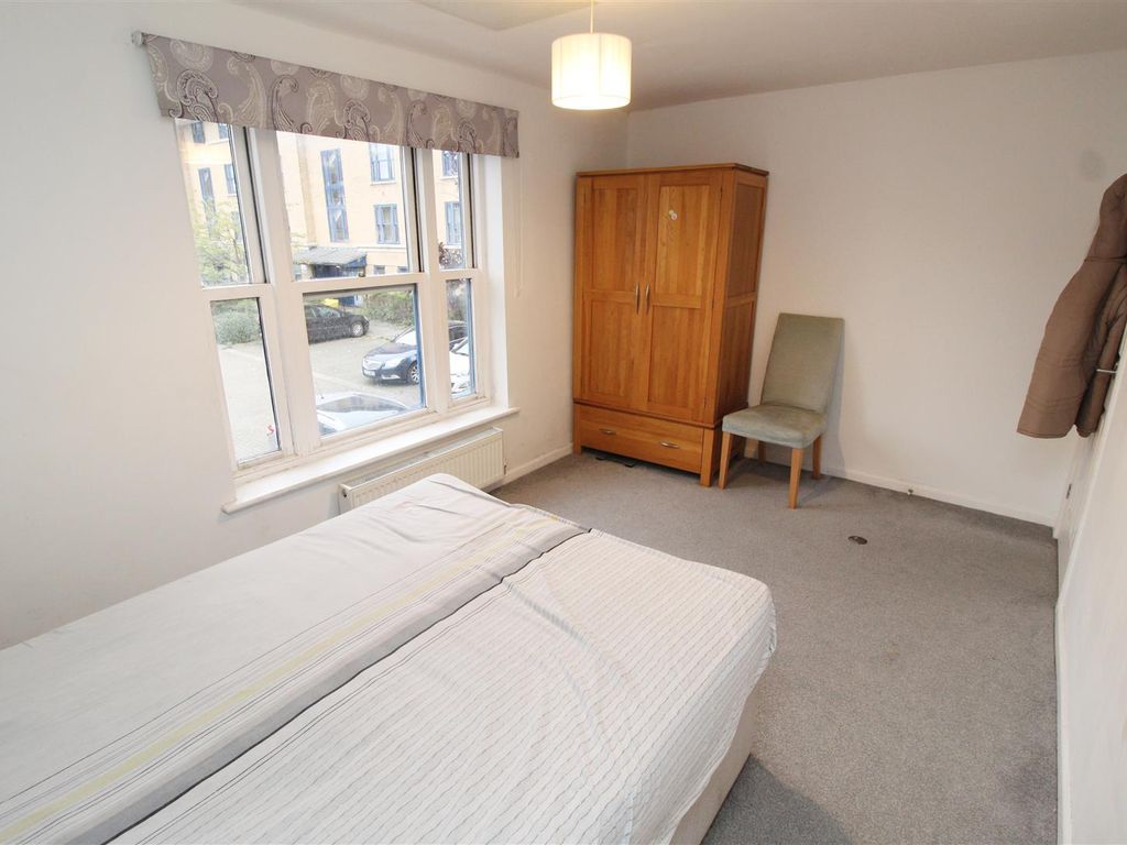 2 bed flat for sale in North Row, Milton Keynes MK9, £190,000