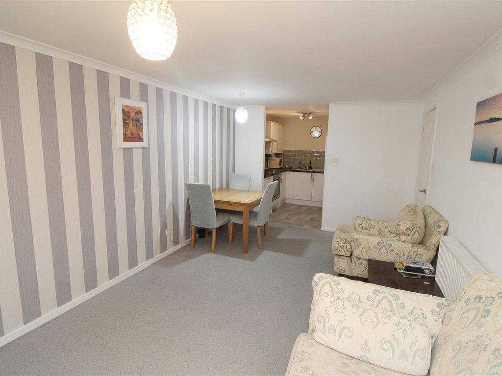 2 bed flat for sale in North Row, Milton Keynes MK9, £190,000