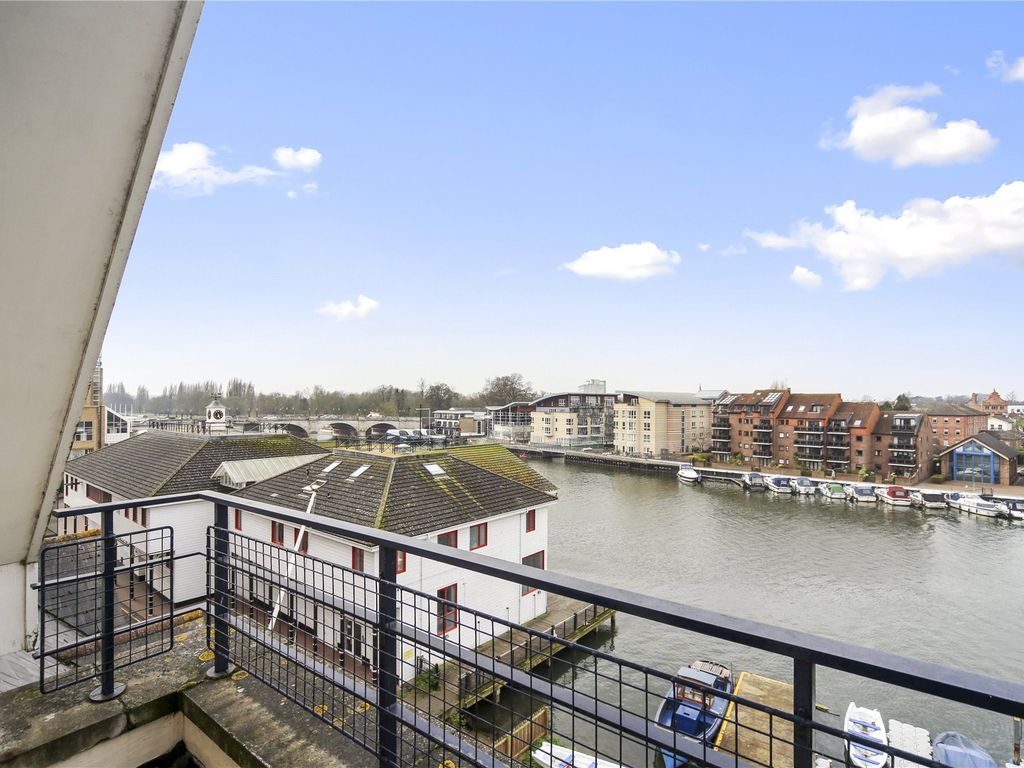 2 bed flat for sale in Steadfast Road, Kingston Upon Thames KT1, £675,000