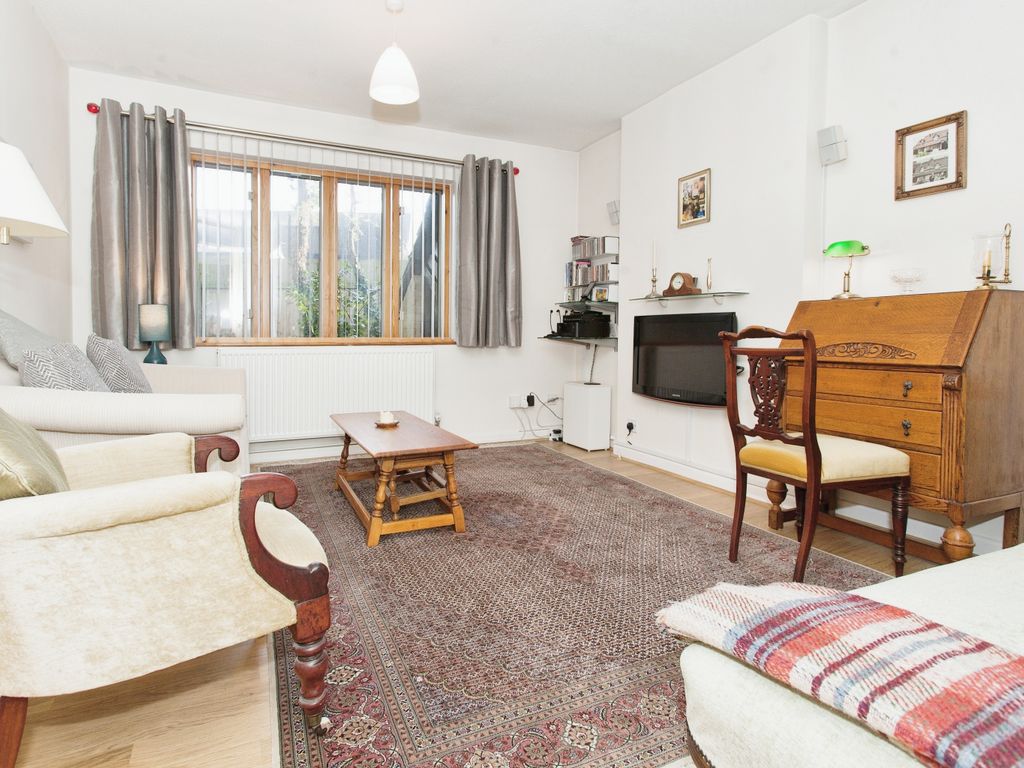 2 bed flat for sale in Salisbury Place, Monkswell, Trumpington, Cambridge CB2, £220,000