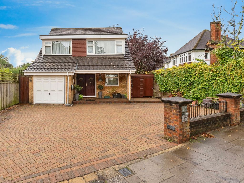 5 bed detached house for sale in The Bourne, London N14, £950,000