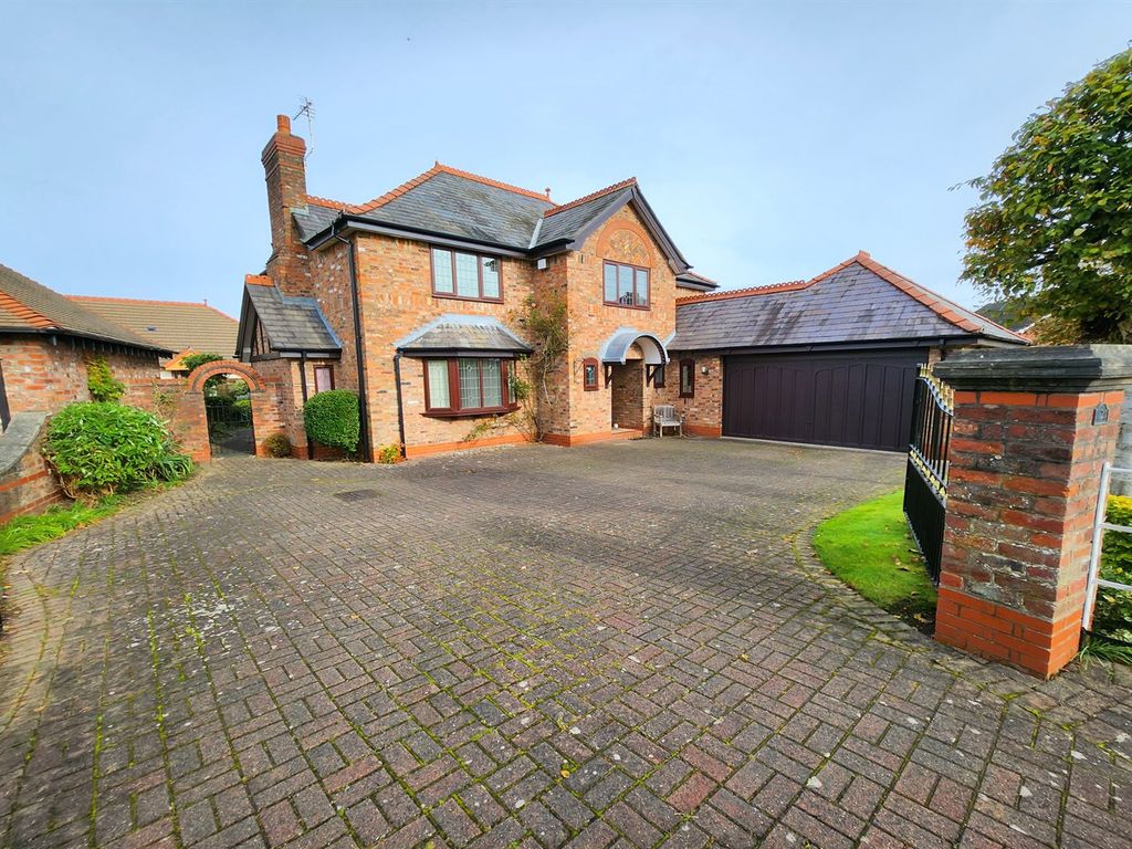 4 bed detached house for sale in Foxhills Close, Appleton, Warrington WA4, £650,000
