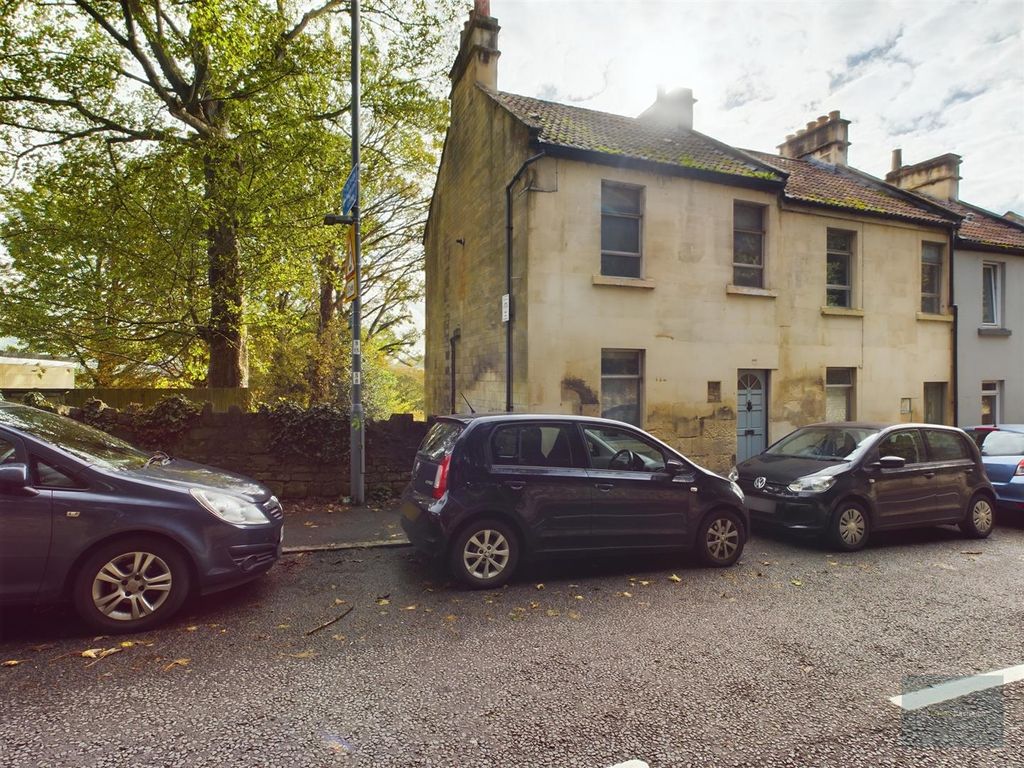 2 bed property for sale in London Road West, Bath BA1, £350,000