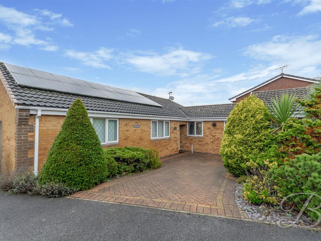 3 bed detached bungalow for sale in Minton Pastures, Forest Town, Mansfield NG19, £340,000