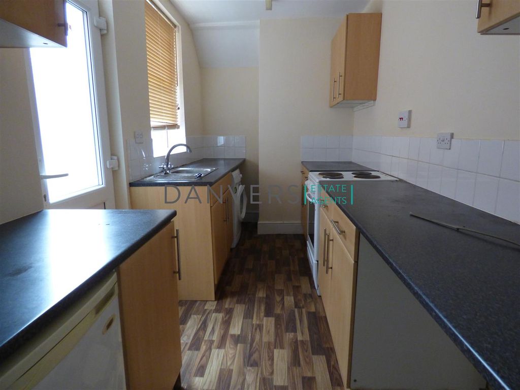 2 bed terraced house to rent in Cambridge Street, Leicester LE3, £693 pcm
