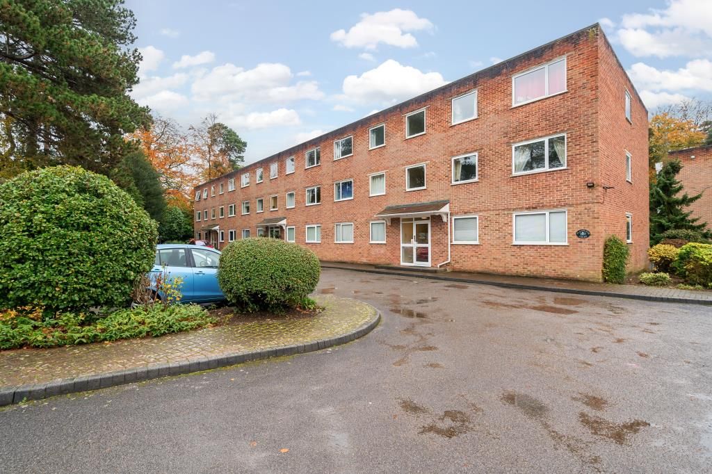 2 bed flat for sale in Ascot, Berkshire SL5, £315,000