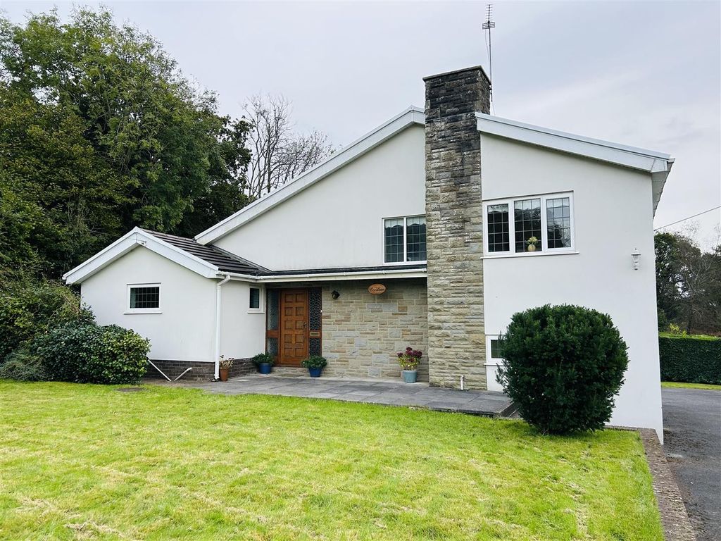 3 bed detached house for sale in Bolgoed Road, Pontarddulais, Swansea SA4, £400,000