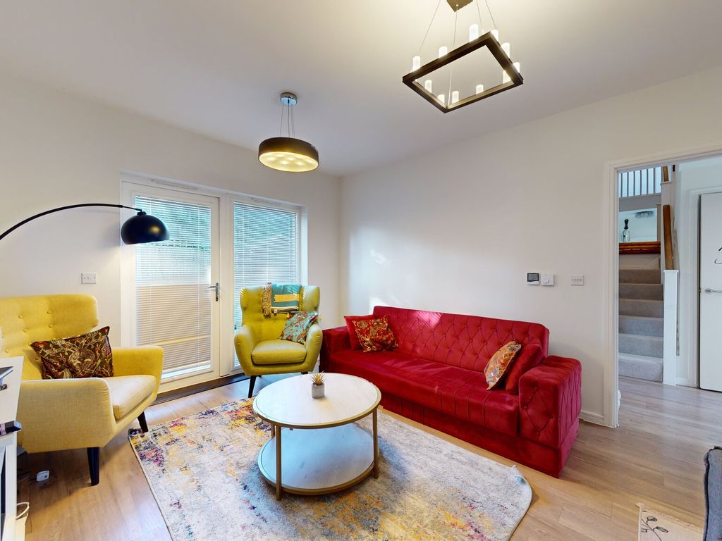 2 bed flat to rent in Sphinx Way, Barnet EN5, £2,800 pcm
