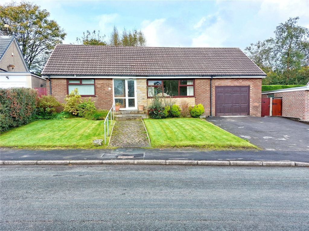 4 bed detached bungalow for sale in Elizabeth Drive, Helmshore, Rossendale BB4, £369,950