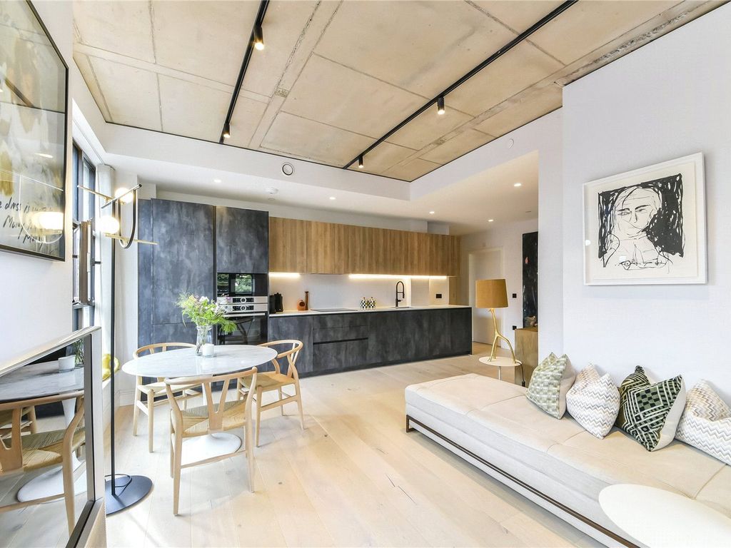 2 bed flat for sale in Stanton Walk, London E2, £800,000