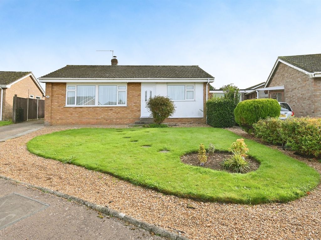 2 bed detached bungalow for sale in Field House Gardens, Diss IP22, £260,000