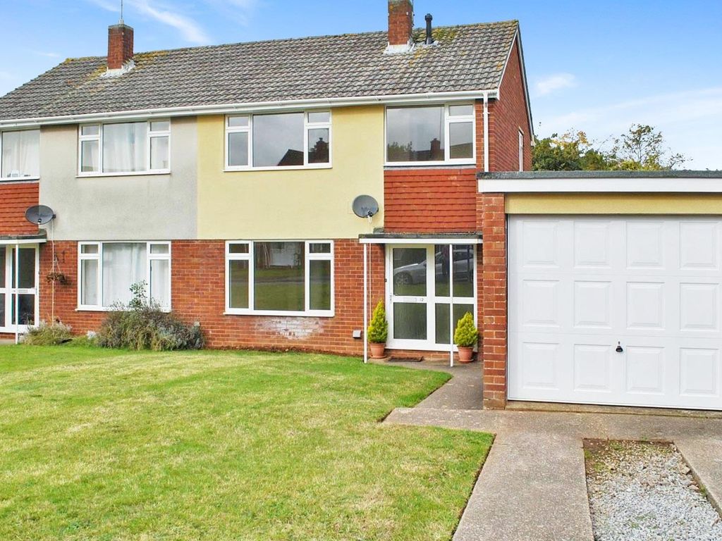 3 bed semi-detached house for sale in Avon Close, Taunton TA1, £310,000