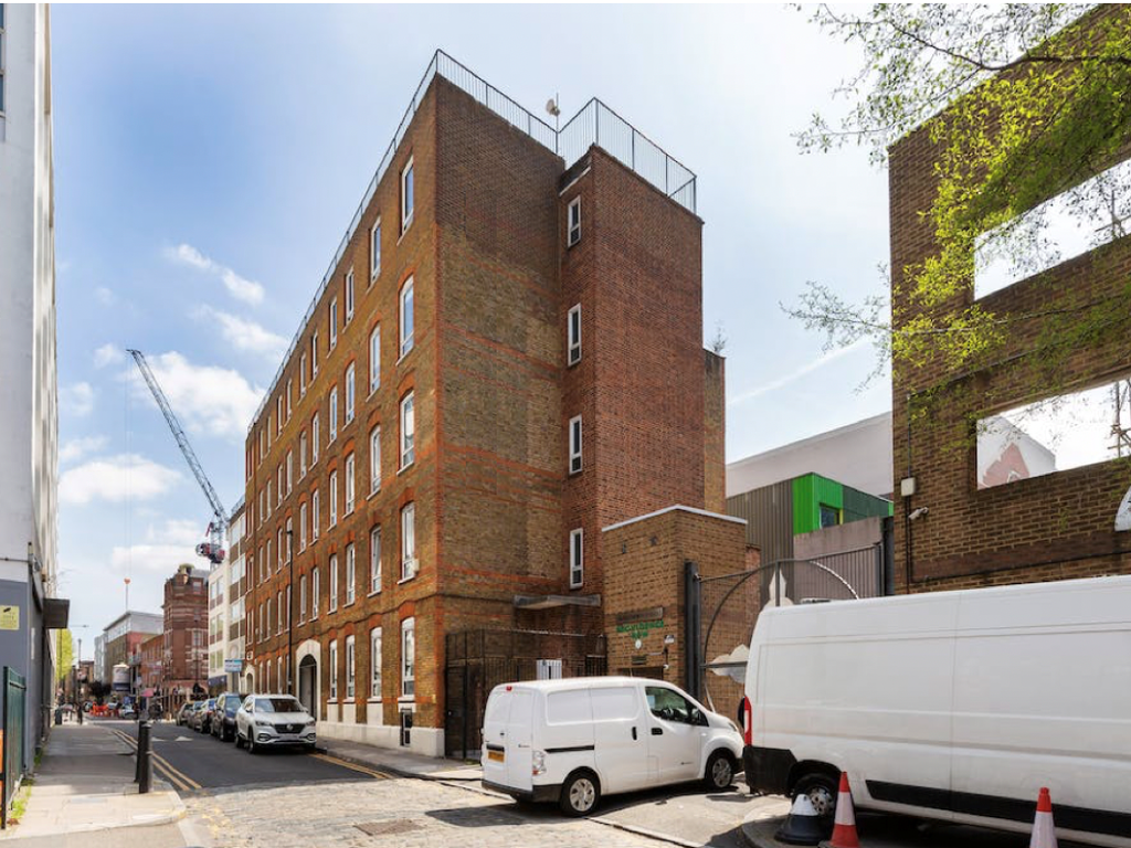 Office to let in Wentworth Street, London E1, £18,000 pa