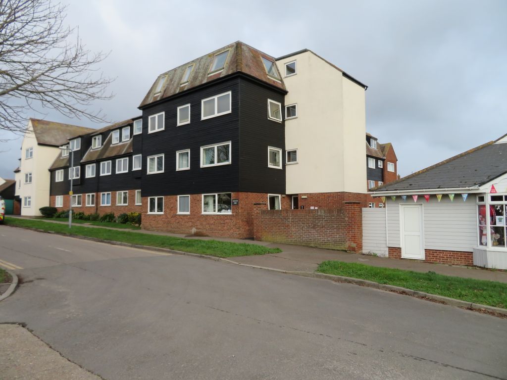 2 bed flat to rent in Seaview Avenue, West Mersea, Colchester CO5, £775 pcm