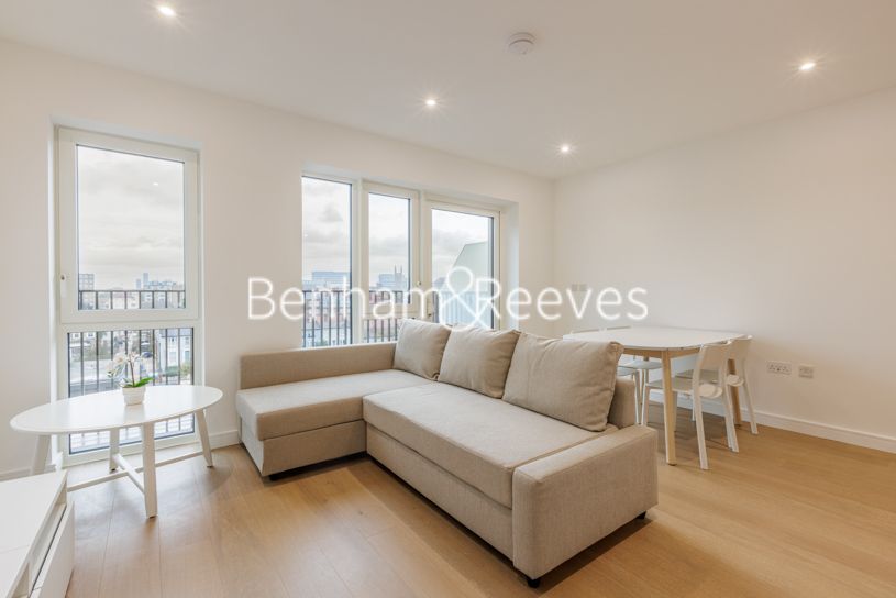 1 bed flat to rent in Parrs Way, Hammersmith W6, £3,200 pcm