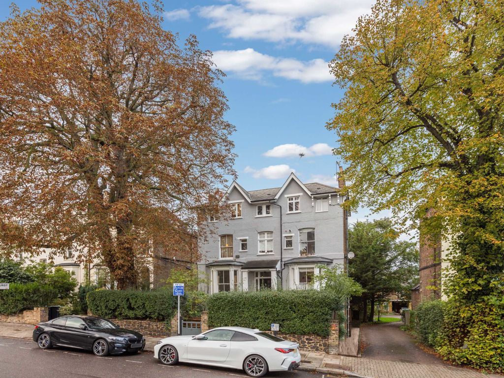 2 bed flat for sale in Haringey Park, London N8, £450,000