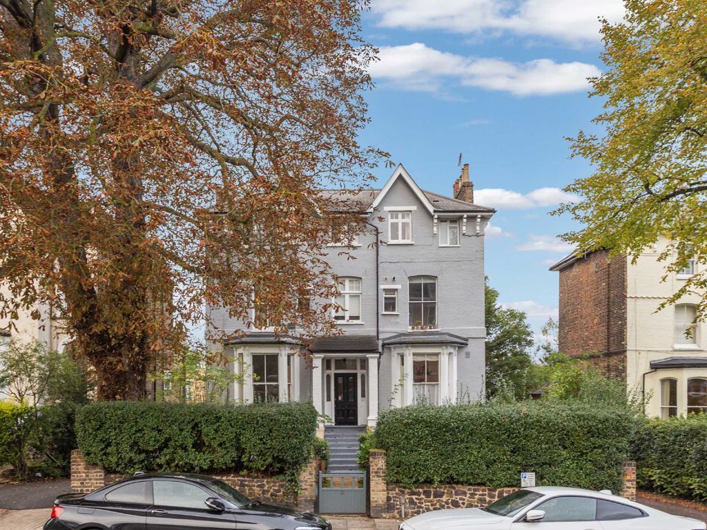 2 bed flat for sale in Haringey Park, London N8, £450,000