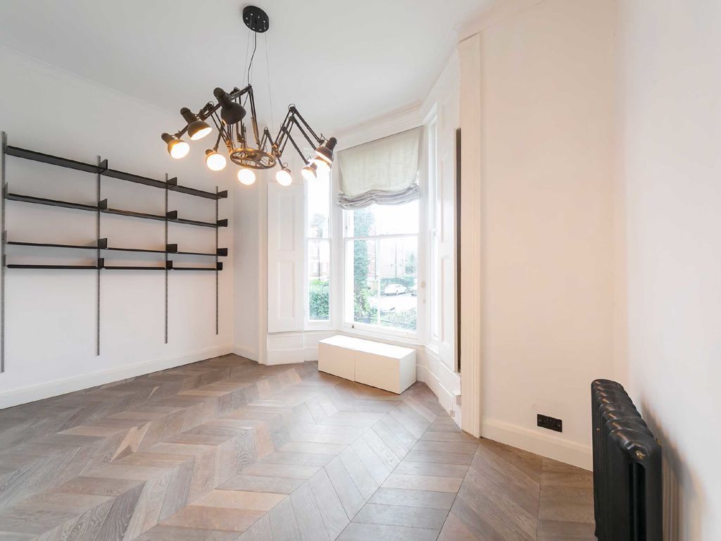 2 bed flat for sale in Haringey Park, London N8, £450,000