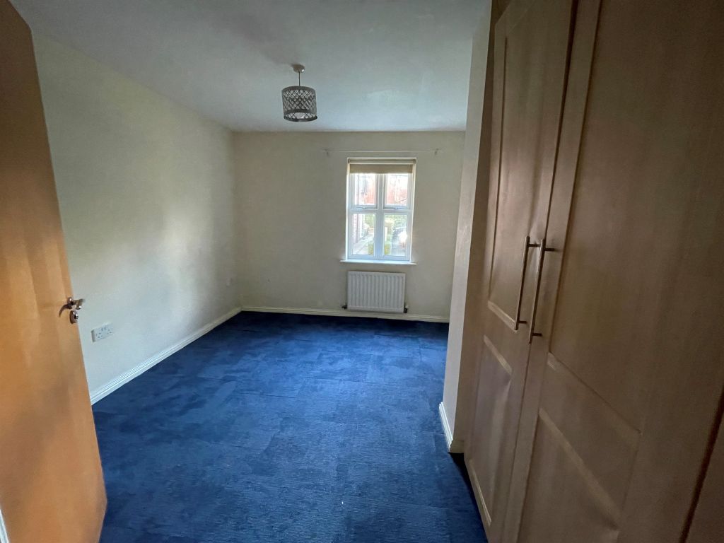 2 bed flat for sale in Longthorpe Lane, Lofthouse, Wakefield WF3, £100,000