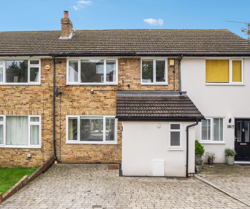 3 bed terraced house for sale in Derehams Avenue, Loudwater, High Wycombe HP10, £475,000