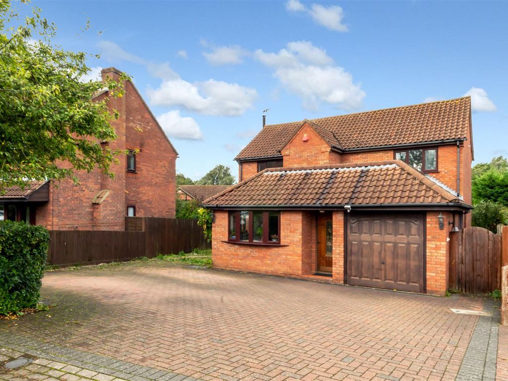 4 bed detached house for sale in Blackmoor Gate, Furzton, Milton Keynes MK4, £550,000