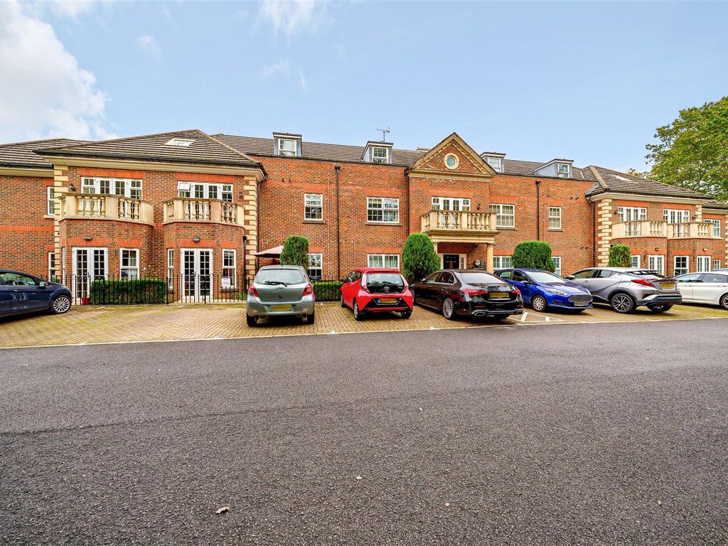 2 bed flat for sale in Wellesley Court, Dukes Ride, Crowthorne, Berkshire RG45, £320,000