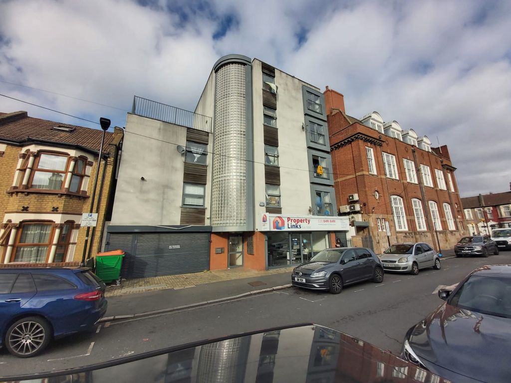 1 bed flat for sale in St. Georges Road, London E7, £230,000