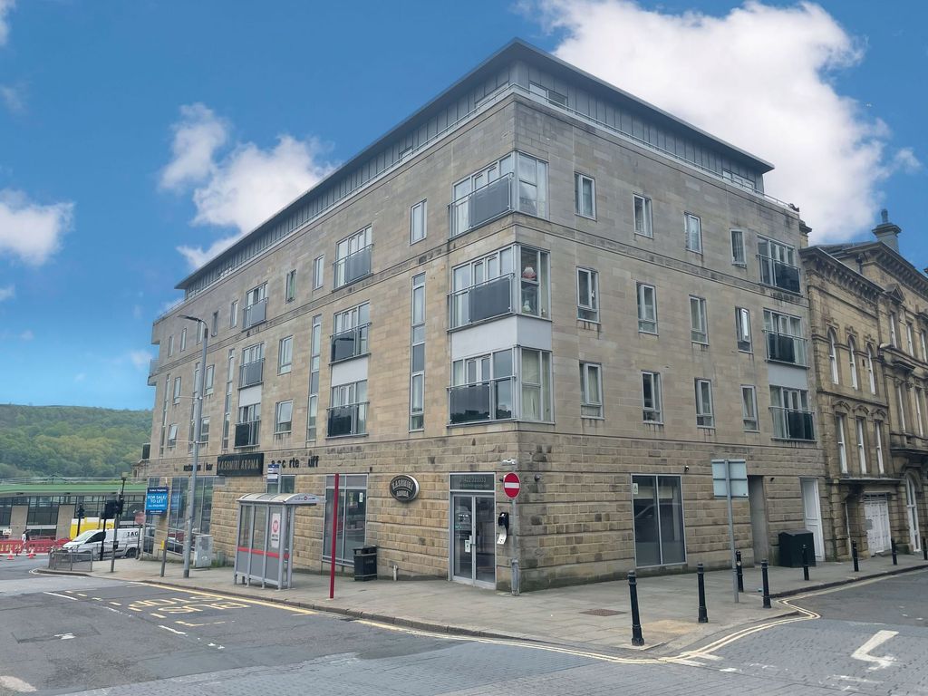 2 bed flat for sale in Town Hall Street East, Halifax HX1, £69,995