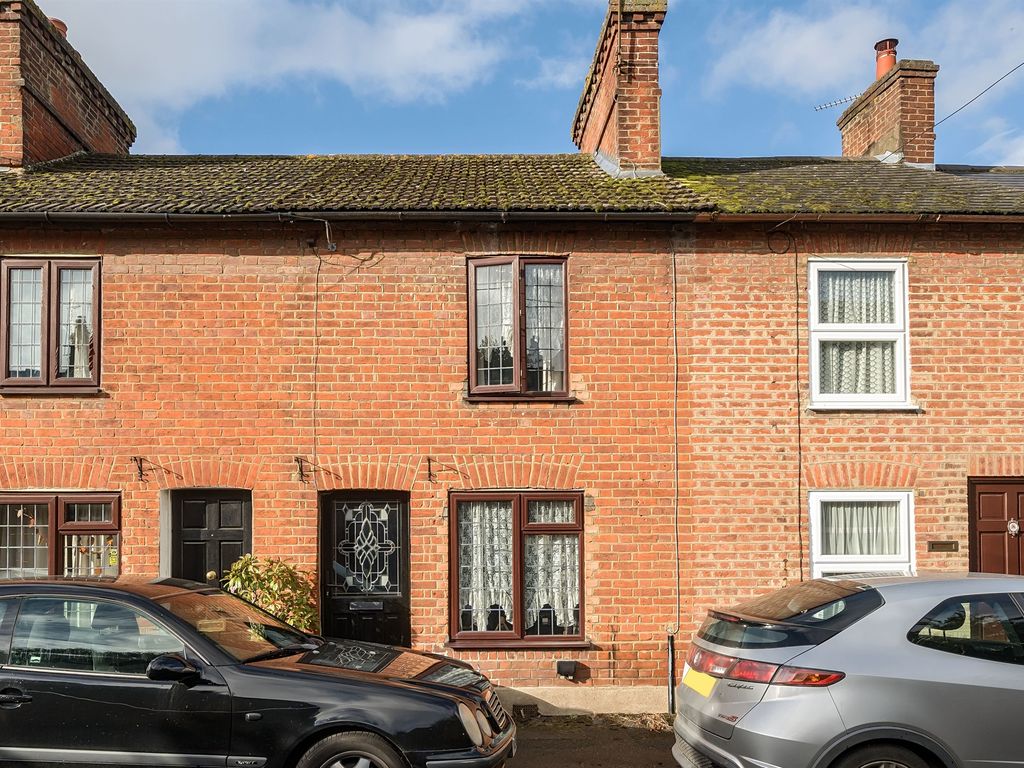 1 bed terraced house for sale in Albert Street, Tring HP23, £300,000