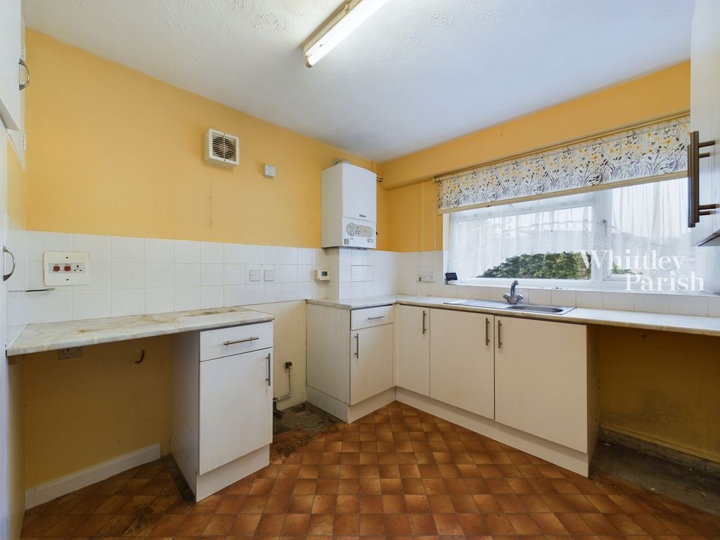 2 bed flat for sale in Jennings Way, Diss IP22, £130,000