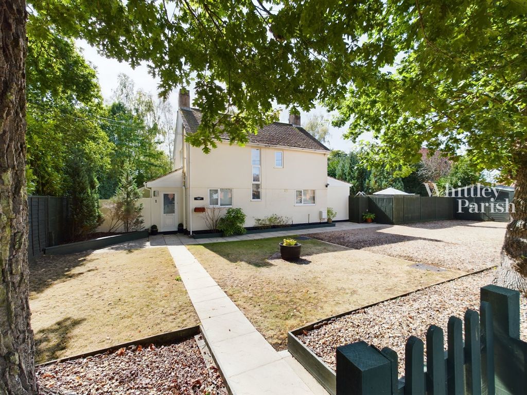 3 bed detached house for sale in Castleton Way, Eye IP23, £400,000