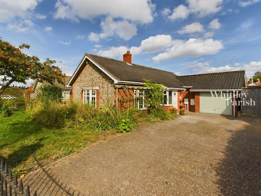3 bed bungalow for sale in Station Road, Harleston IP20, £270,000