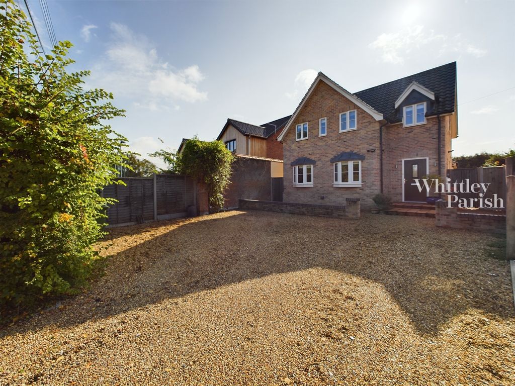 4 bed detached house for sale in Walcot Road, Diss IP22, £490,000