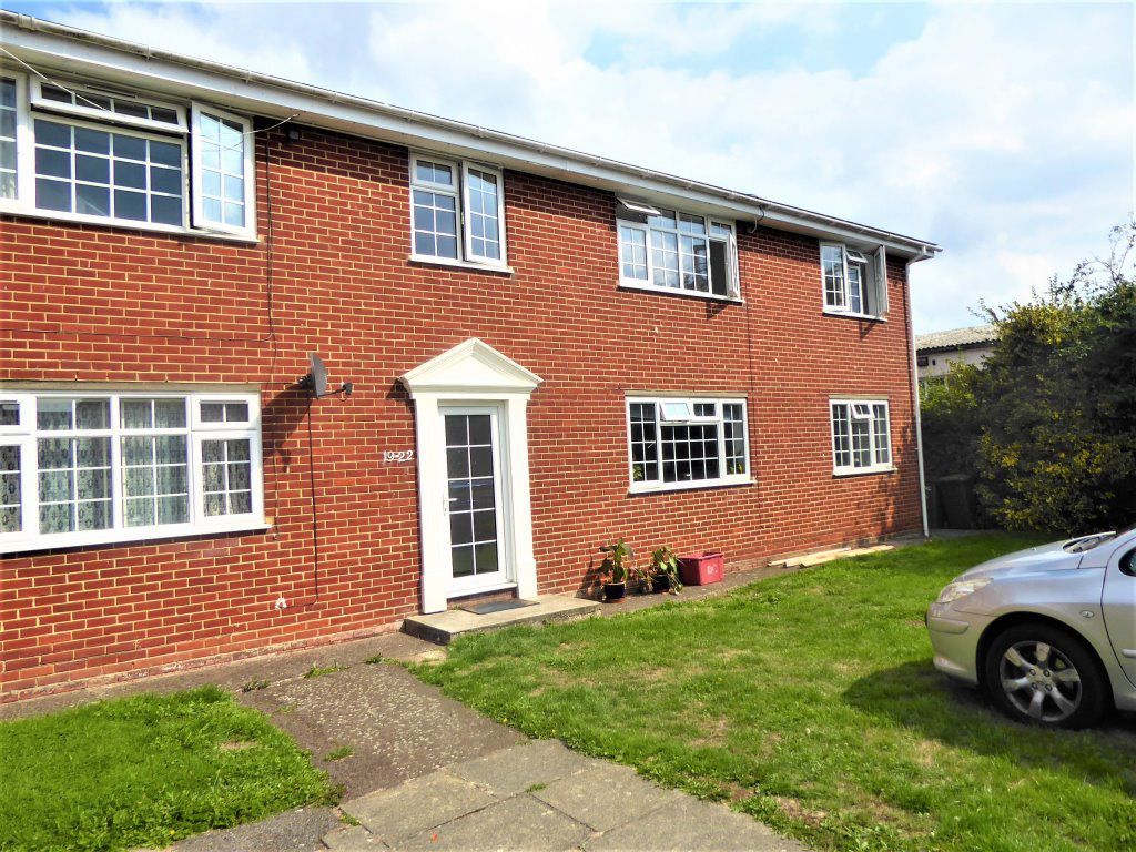 2 bed flat to rent in Roseacre Close, Canterbury CT2, £1,100 pcm