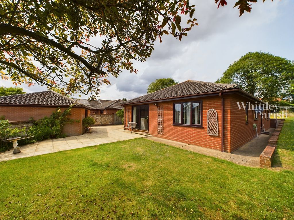 4 bed bungalow for sale in Redhill Close, Diss IP22, £450,000
