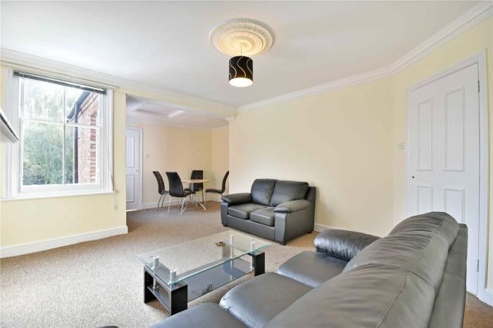 2 bed flat to rent in Dartmouth Road, Kilburn NW2, £2,167 pcm