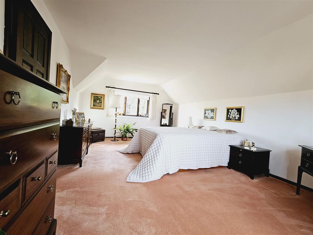 3 bed cottage for sale in Kirklington Road, Bilsthorpe, Newark NG22, £425,000