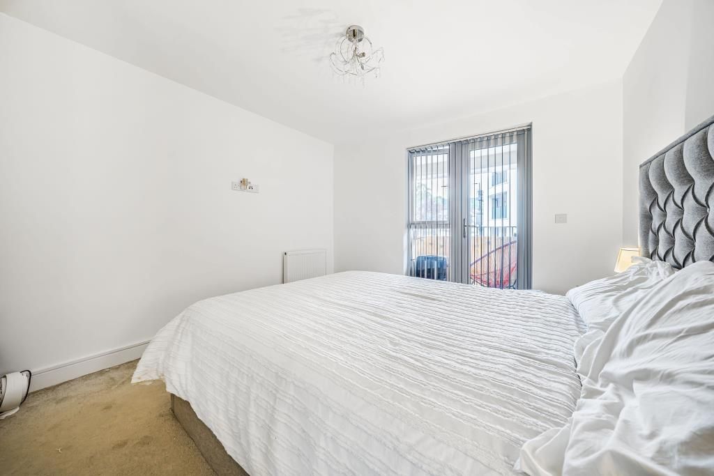 1 bed flat for sale in High Wycombe, Buckinghamshire HP11, £240,000