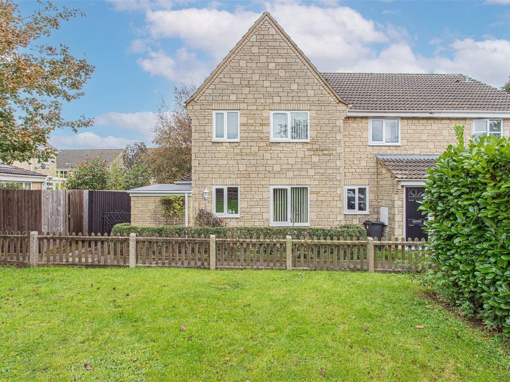 1 bed terraced house for sale in Suffolk Close, Tetbury GL8, £230,000