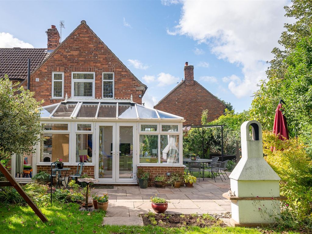 3 bed end terrace house for sale in Westfield Close, Upper Poppleton YO26, £350,000