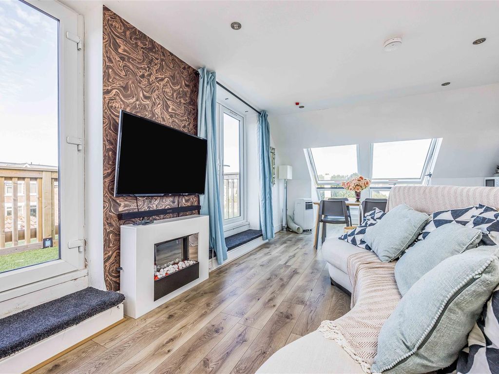 2 bed flat for sale in Tregonwell Road, Bournemouth BH2, £425,000