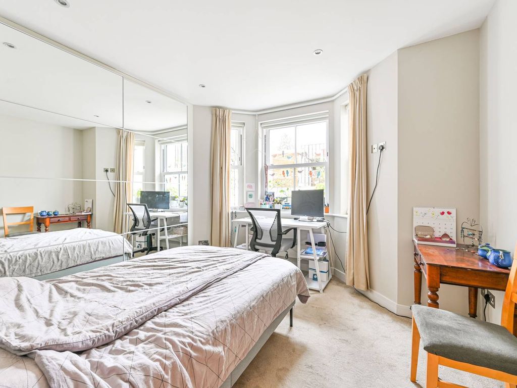 1 bed maisonette for sale in Byrne Road, Balham, London SW12, £450,000