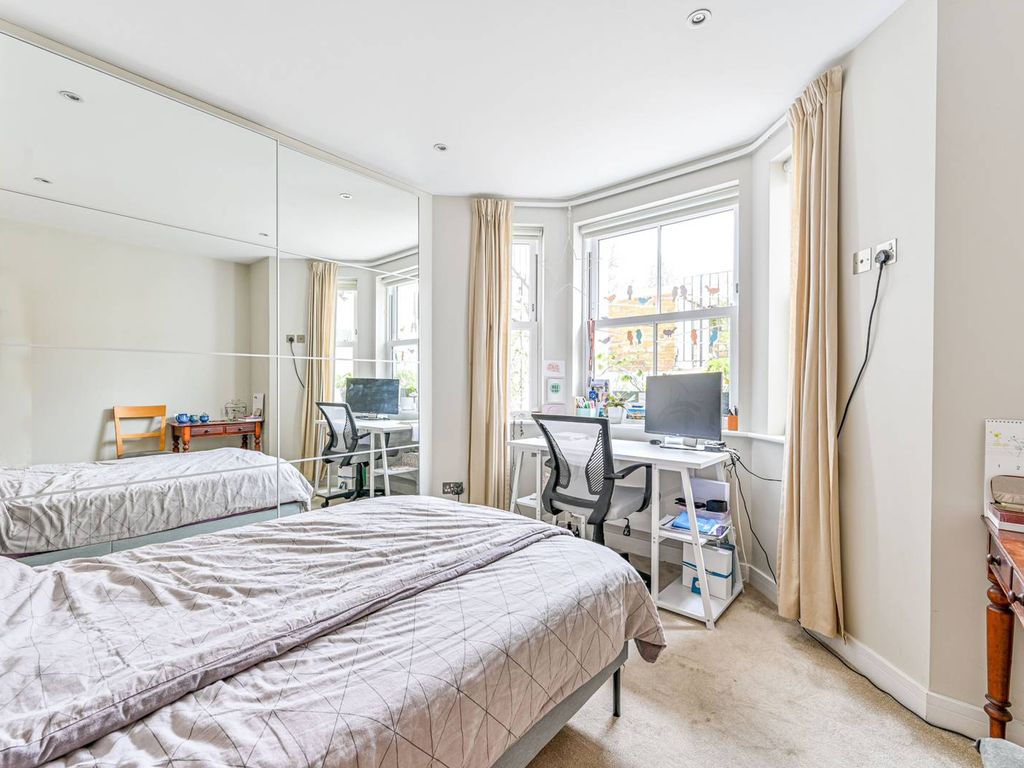 1 bed maisonette for sale in Byrne Road, Balham, London SW12, £450,000