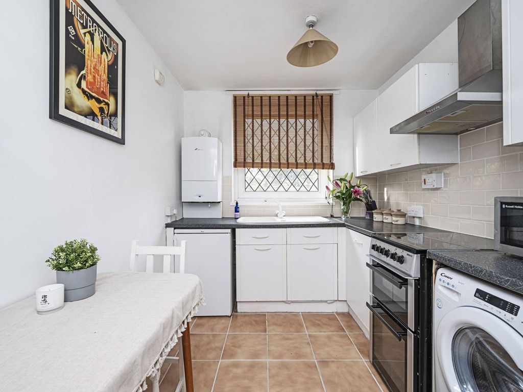 1 bed flat for sale in Longnor Road, Bethnal Green, London E1, £350,000