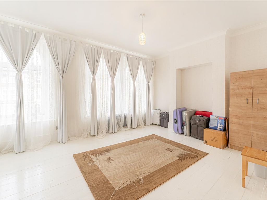 5 bed terraced house for sale in Lea Bridge Road, London E10, £750,000