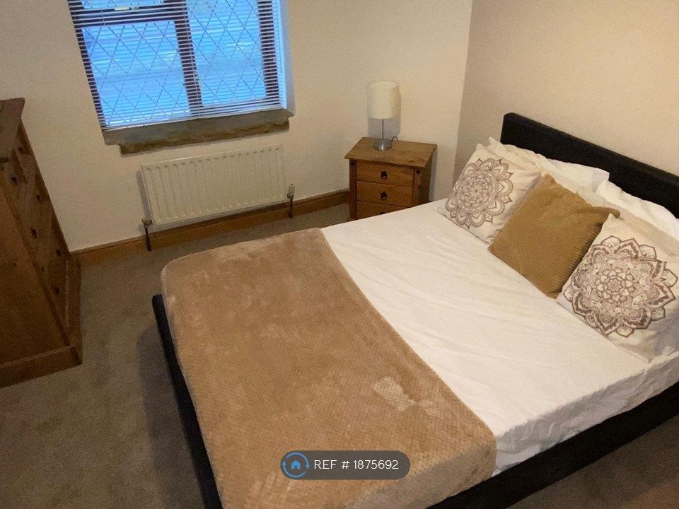 Room to rent in High Street, Rotherham S62, £412 pcm